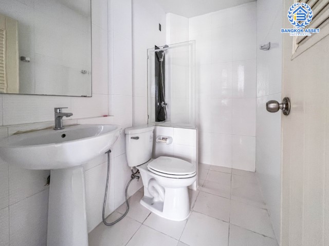 *****ทาวน์โฮมมือสองย่านกรุงเทพฯ ม.ธนาภิรมย์ เพชรเกษม69 เนื้อที่มากถึง 22.2 ตร.ว. ฟังก์ชัน 3 ห้องนอน 5 ห้องน้ำ 1 ที่จอดรถ สภาพสวย ราคาสุดคุ้ม บนทำเลแห่งการเดินทาง ใกล้รถไฟฟ้าสายสีน้ำเงิน "สถานีหลักสอง" และเดอะมอลล์ บางแค จองเลย!